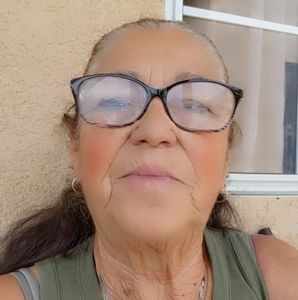 Meet your Posher, Flora